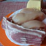 Poulet enveloppé de bacon au four : recettes de plats de fêtes Poitrine de poulet enveloppée de bacon au four