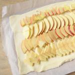 Пирог с яблоками из слоёного теста рецепт с фото пошагово в духовке