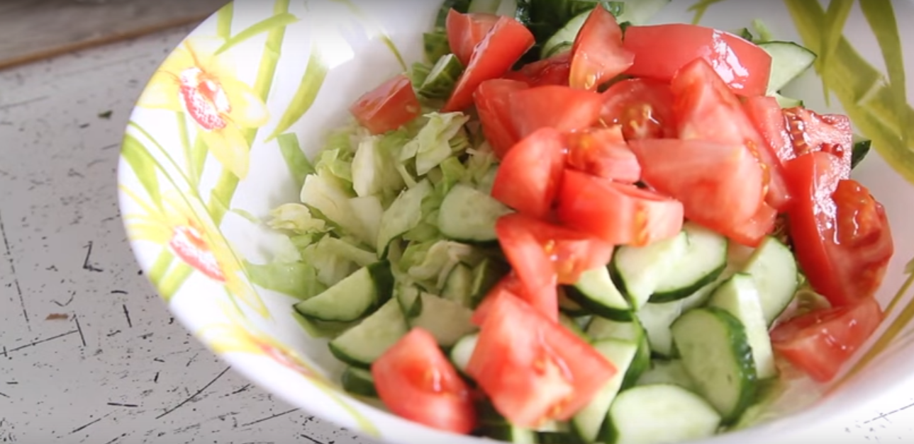 Klasik Yunan Salatası için Reçete Klasik Yunan Salatası için Reçete