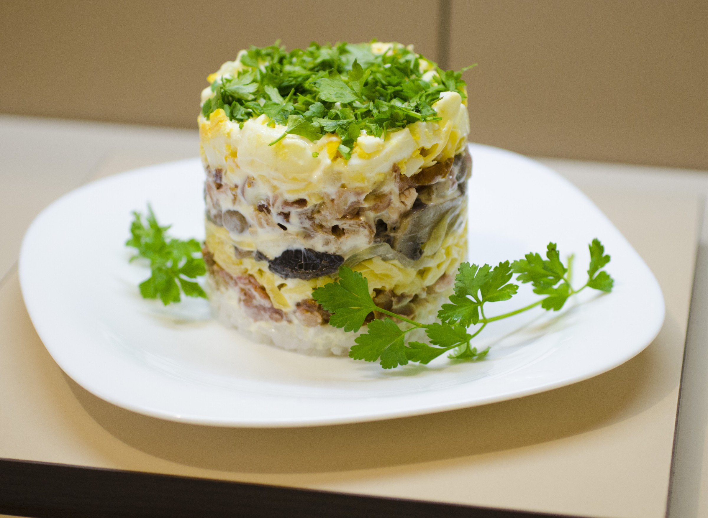 Salata Mistress (nar ile reçete). Yemek pişirme yolları Salata Mistress (nar ile reçete). Yemek pişirme yolları