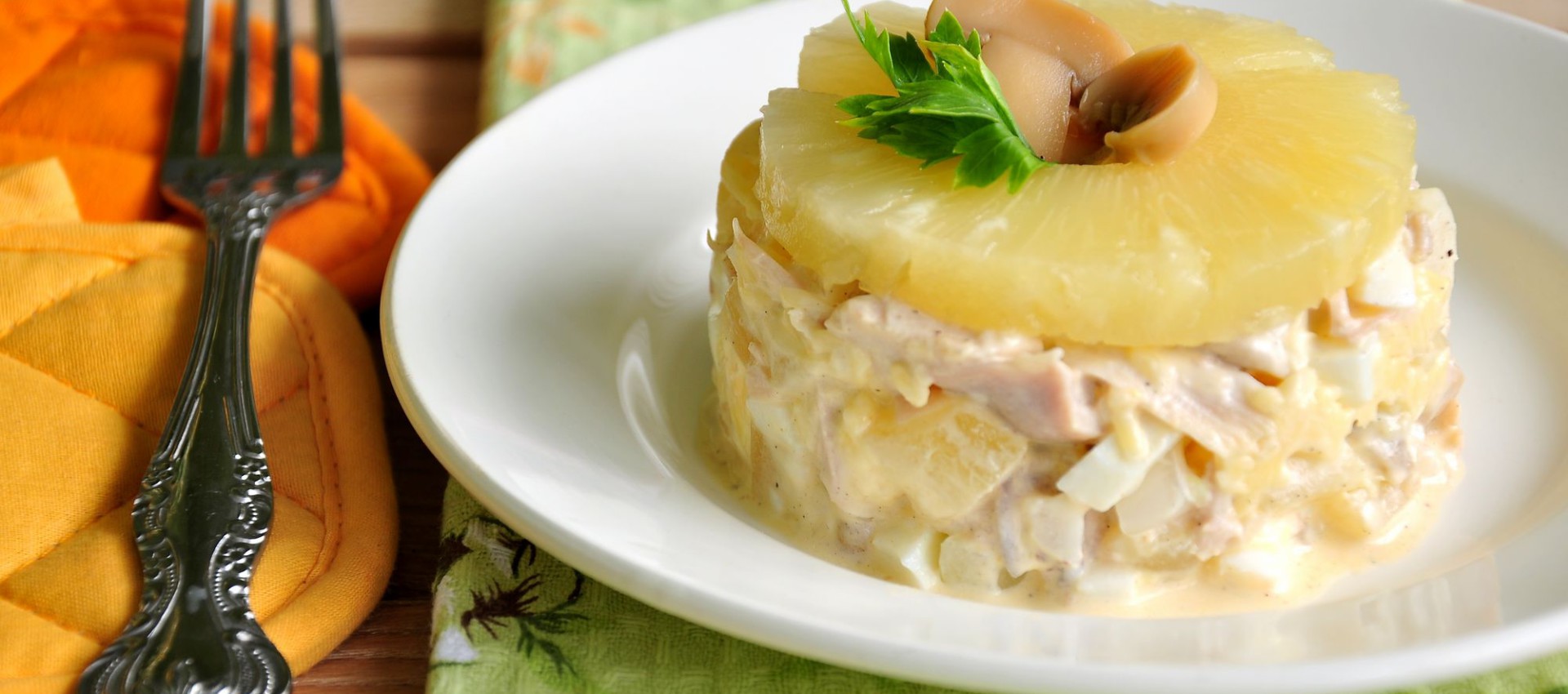 Ananas ve tavuk göğsü ile salata: orijinal ve lezzetli Ananas ve tavuk göğsü ile salata: orijinal ve lezzetli