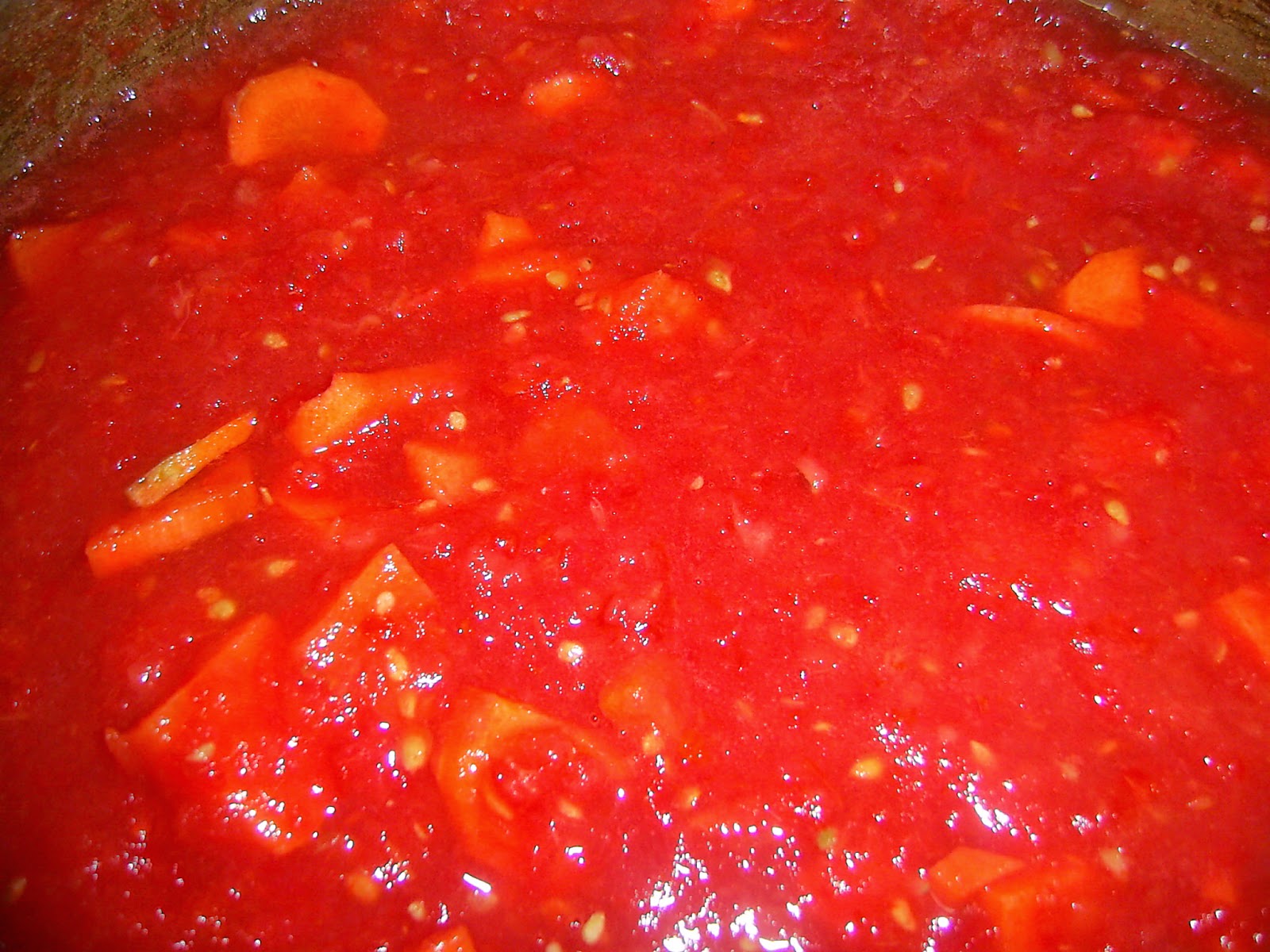 Приготовить пасту из помидор на зиму. Лечо в томатном соке. Лечо с томатной пастой и помидорами. Лечо из болгарского перца с томатным соком. Лечо болгарское.