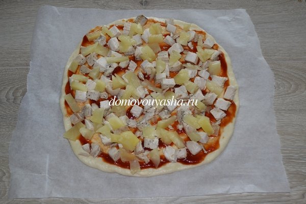 Bir fotoğra ile maya ile pizza testi için bir reçete Bir fotoğra ile maya ile pizza testi için bir reçete