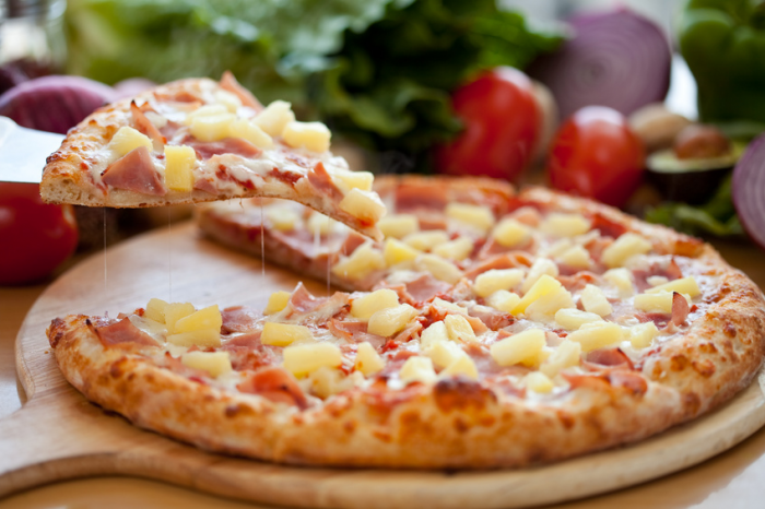 Bir fotoğra ile maya ile pizza testi için bir reçete Bir fotoğra ile maya ile pizza testi için bir reçete