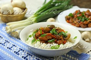 Lenten çorbası, fasulye ile lezzetli ve sağlıklı bir yemektir Lenten çorbası, fasulye ile lezzetli ve sağlıklı bir yemektir